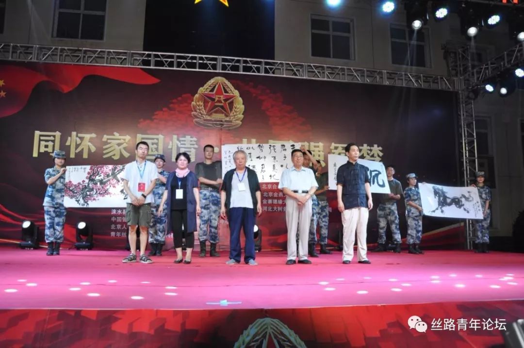 （书画家向部队官兵赠送作品）.jpg