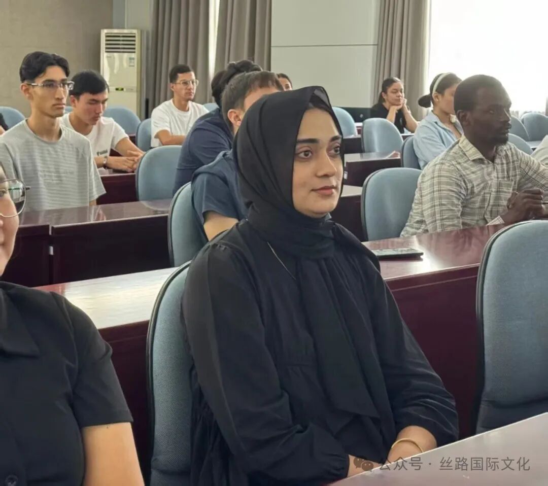 阿伊莎.jpg