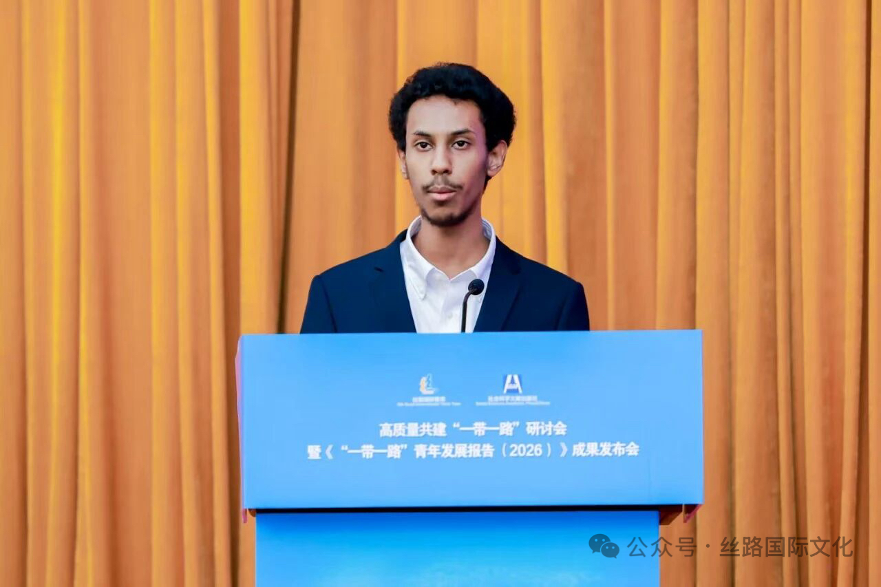 留学青年发言.jpg